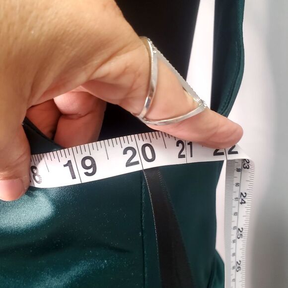 B.SMART Mermaid Gown backless Long Bow Ruffled Tail in Emerald Green in size 13 - Picture 6 of 9